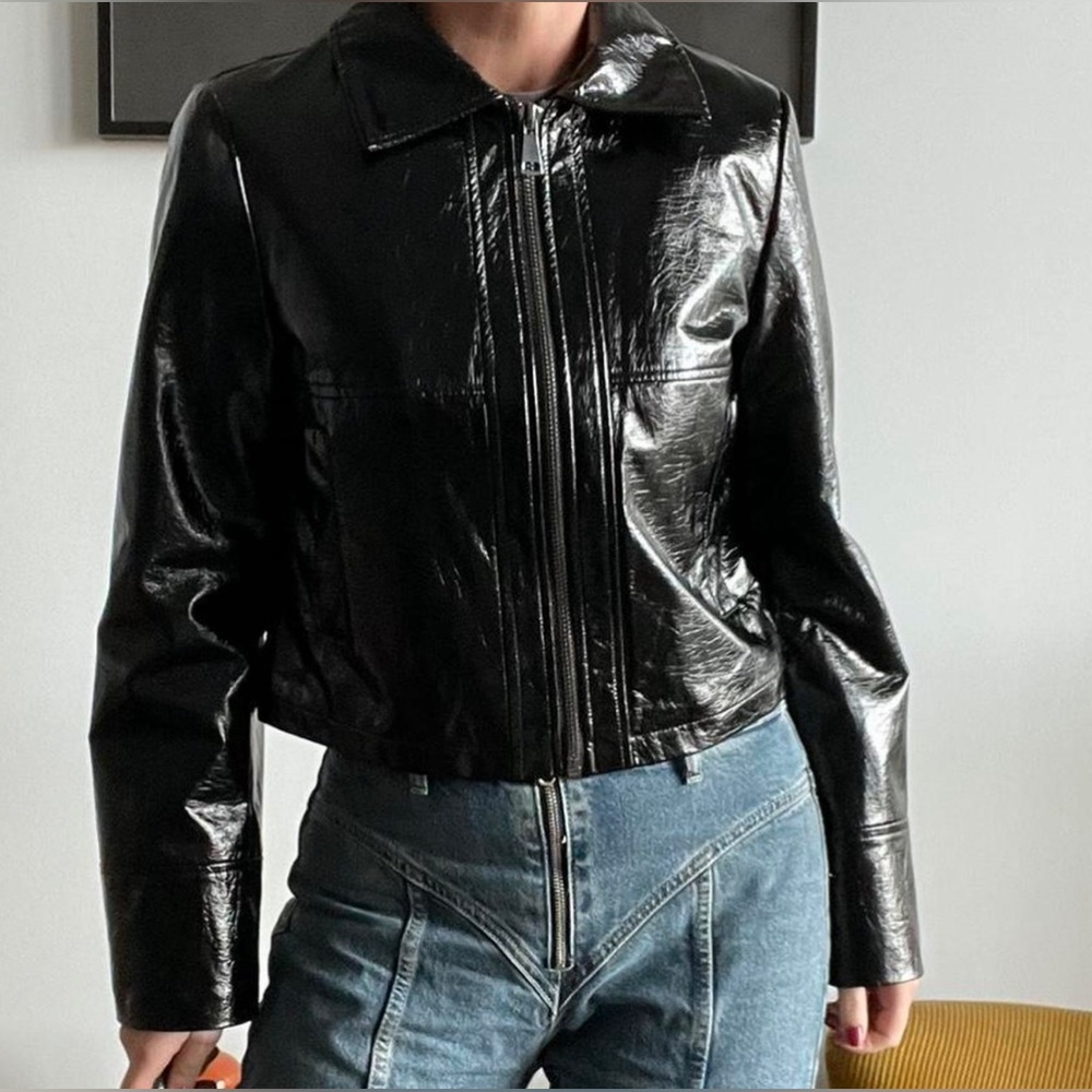 EUC Urbancode London faux leather shiny finish black zip front collar jacket